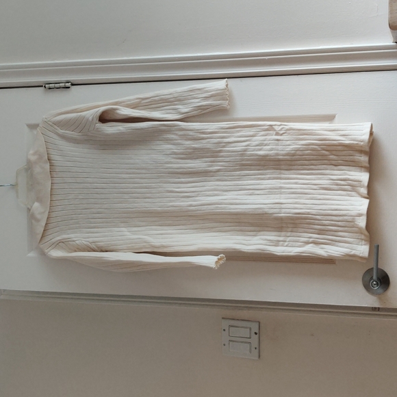 Long cream sweater dress cardigan with gold buttons - Picture 2 of 3